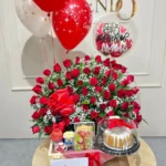 Desayuno sorpresa con rosas, torta y globos con helio