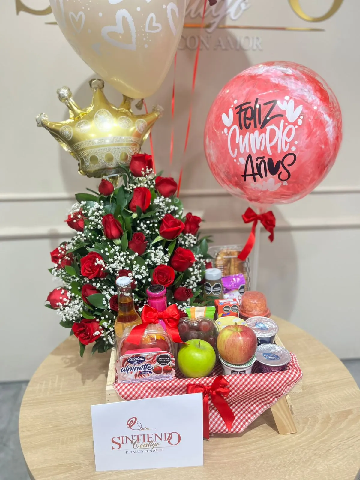 Desayuno sorpresa con rosas, y globos con helio