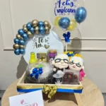 Desayuno sorpresa con torta, globos con helio y peluches
