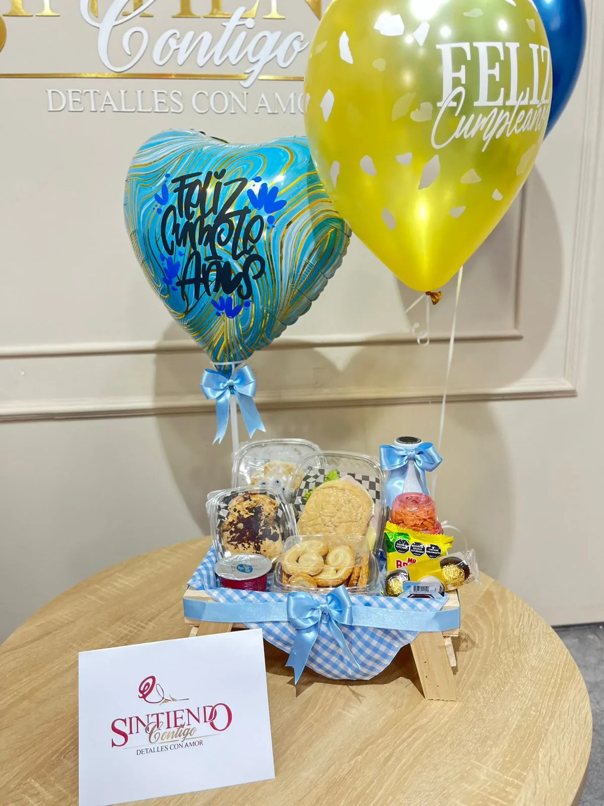 Desayuno sorpresa y globos con helio