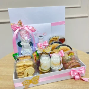 Desayuno sorpresa con rosa preservada y arcangel