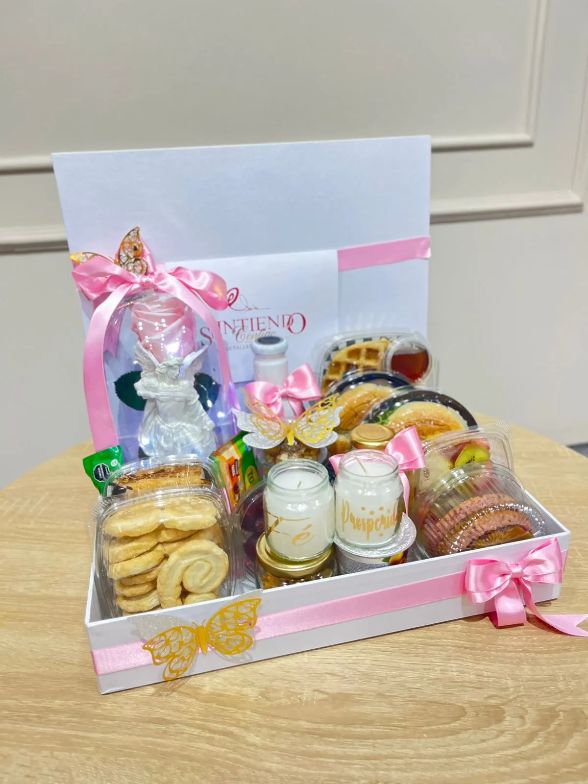 Desayuno sorpresa con rosa preservada y arcangel