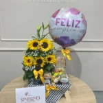 Desayuno sorpresa con girasoles y globo metalizado
