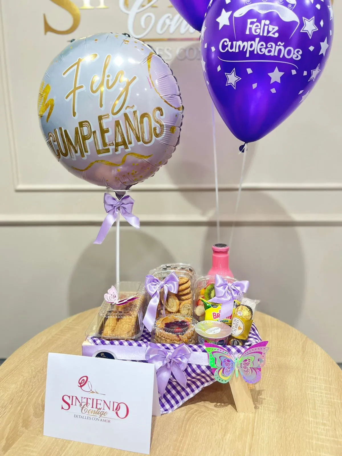 Desayuno sorpresa con torta y globos con helio