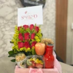 Desayuno sorpresa saludable con rosas