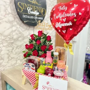 Desayuno sorpresa con rosas y globo metalizado