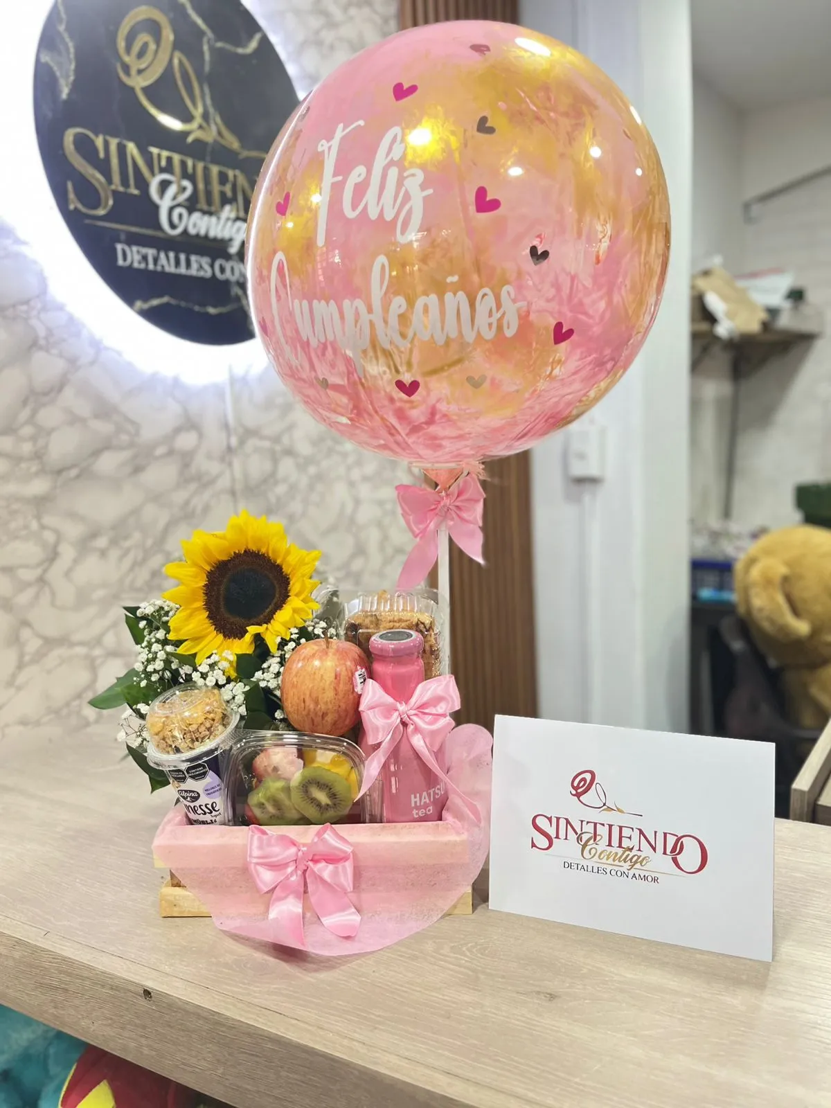 Desayuno sorpresa con girasol y globo