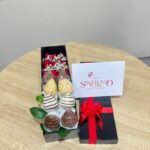 Caja con rosas y fresas con chocolate