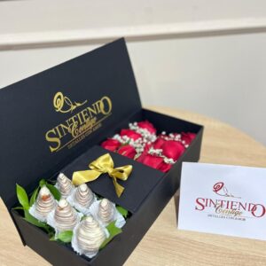 Caja con rosas y fresas con chocolate