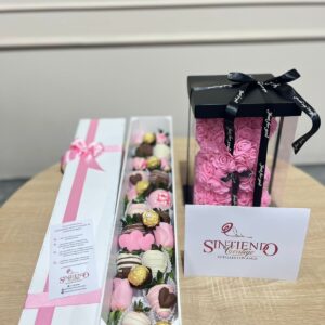 Caja de fresas con chocolate y oso teddy