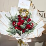 Bouquet de rosas con caja corazon Ferrero Rocher