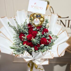 Bouquet de rosas con caja corazon Ferrero Rocher