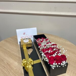 Caja con rosas y Ferrero Rocher