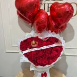 Bouquet en rosas y globos con helio