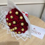 Bouquet de rosas con Ferrero Rocher