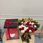 Bouquet de rosas y oso teddy