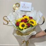 Bouquet de rosas y girasoles