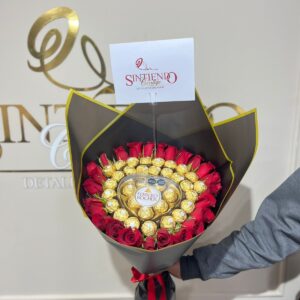 Bouquet de rosas con Ferrero Rocher