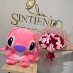 Bouquet de rosas con peluche