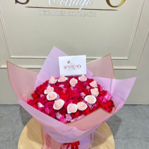 Bouquet de rosas y fresas con chocolate