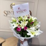 Bouquet de lirios y rosas