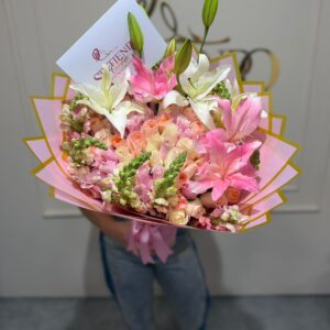 Bouquet de lirios y rosas