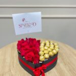 Caja Corazon con rosas y Ferrero Rocher