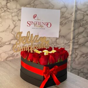 Caja corazon con rosas y Ferrero Rocher