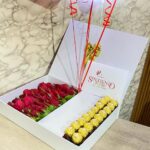 Caja con rosas, Ferrero Rocher y globos con helio