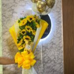 Ramillete de girasoles con Ferrero Rocher y globo