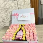 Caja con rosas, Ferrero Rocher y botella de JP Chenet