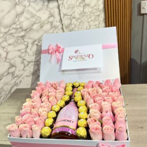 Caja con rosas, Ferrero Rocher y botella de JP Chenet