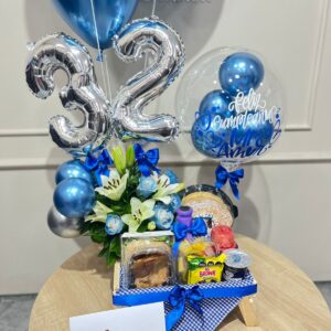 Desayuno sorpresa con lirios, torta y globos con helio