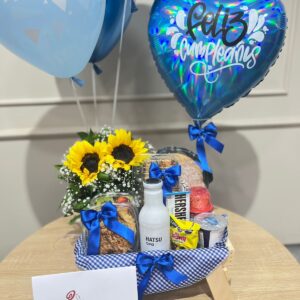 Desayuno con girasoles y globos con helio