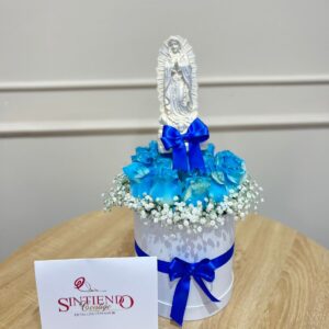 Cilindro con rosas y virgen en marmolina