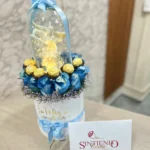 Caja con rosas azules, Ferrero Rocher y arcangel