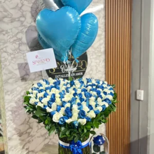 Bouquet de rosas, con rosa preservada y globos con helio