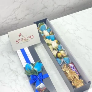 Caja con arcangel, chocolatina y fresas con chocolates